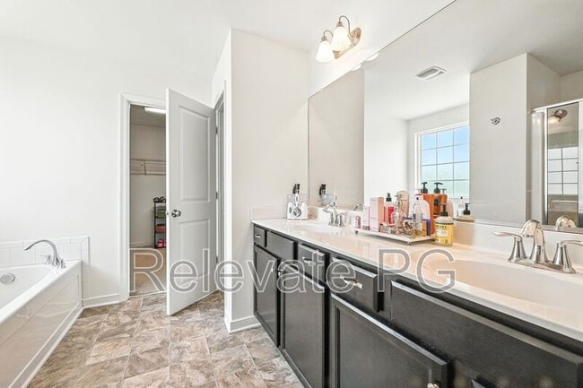 Building Photo - 11200 Blunts Bluff Ct
