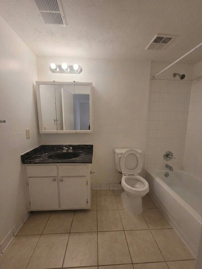 Building Photo - 6427 Woodstone Way
