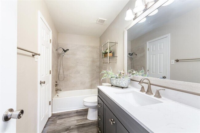 Building Photo - 16714 Pocono Dr