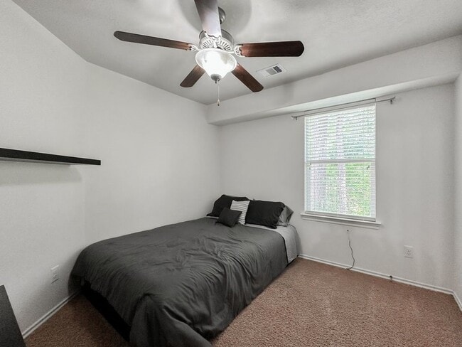 Building Photo - 3 Fairlee Ct