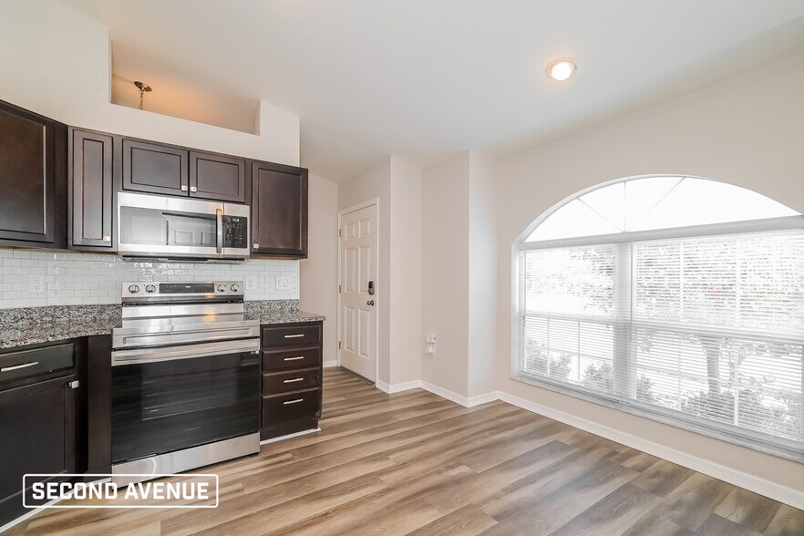 Building Photo - 2041 Horse Creek Ln