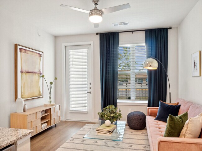 Building Photo - Hot Offer! 8 Weeks Free + $1,000 GC