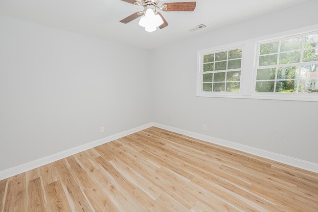 Building Photo - 218 Forestview Dr