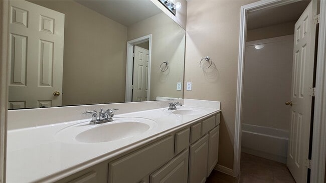 Building Photo - 4810 Bonny Loch Ln