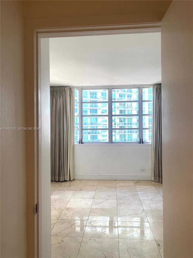 Building Photo - 1408 Brickell Bay Dr