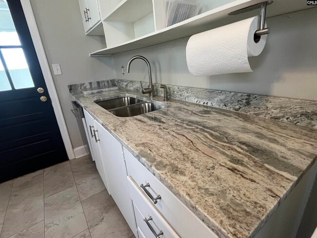 Building Photo - 704 S Bonham Rd