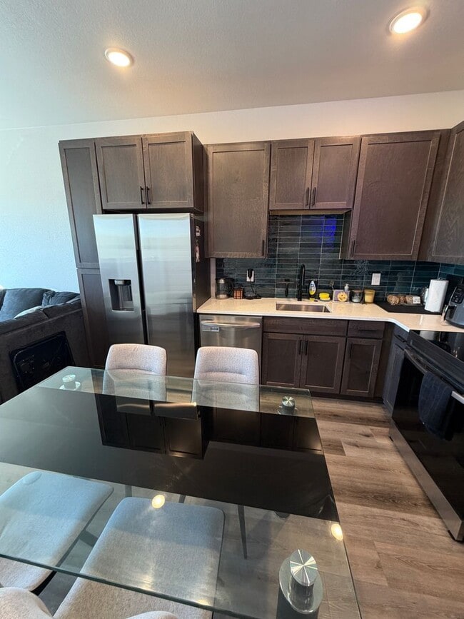 Building Photo - Amazing Furnished One Bedroom Home