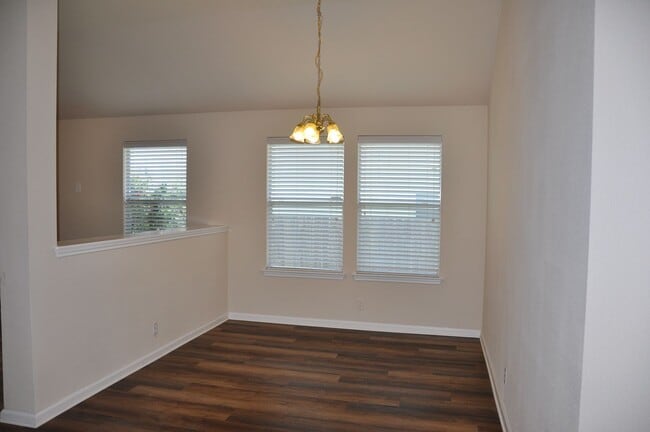 Building Photo - 3 Bedroom 2 Bath with Study in Kyle