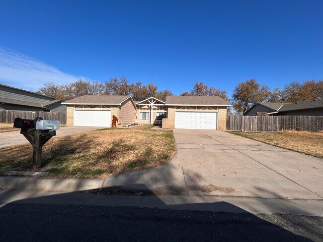 Primary Photo - Spacious 3 Bedroom, 2 Bath Duplex