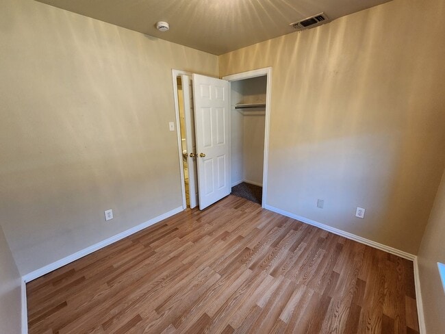 Building Photo - 3 Bedroom Duplex In South Fort Worth
