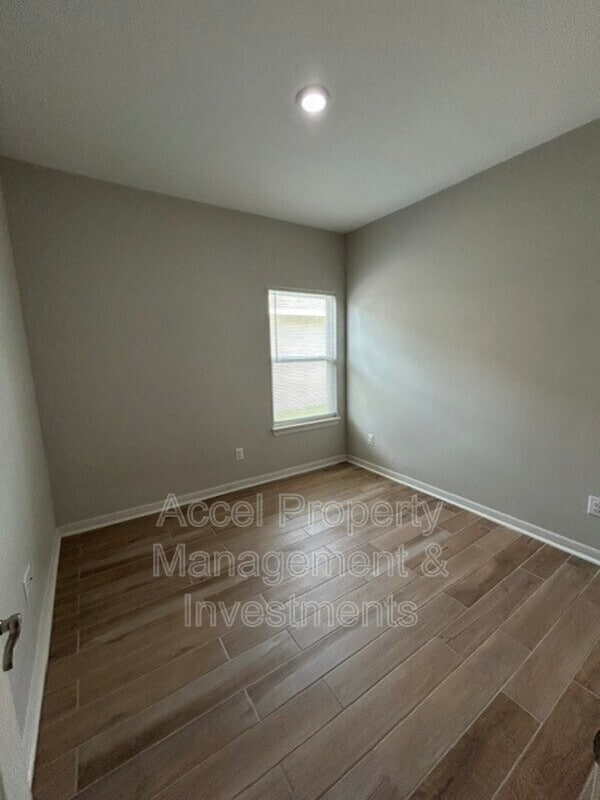 Building Photo - 8410 N 33rd Ln