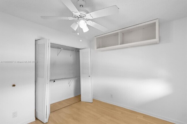 Building Photo - 10167 Twin Lakes Dr