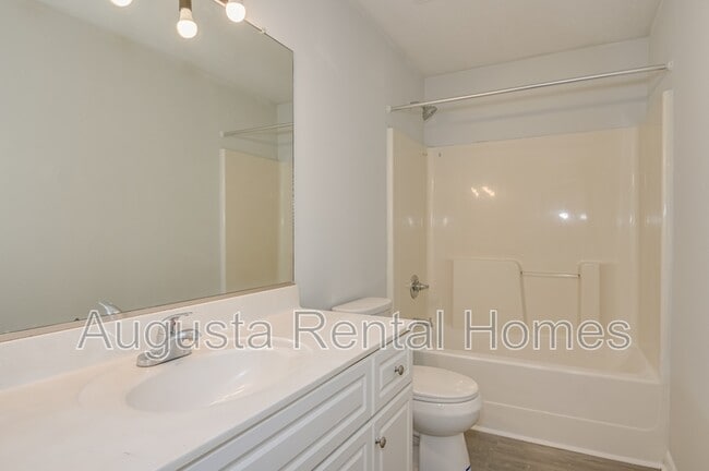 Building Photo - 409 Urial Dr