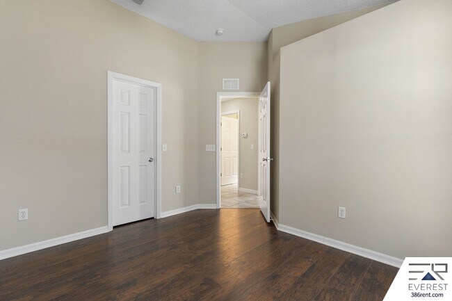 Building Photo - SPACIOUS 3/2/2 IN POPULAR PINE GROVE