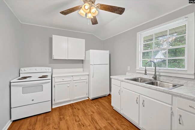 Building Photo - 206 Augusta St