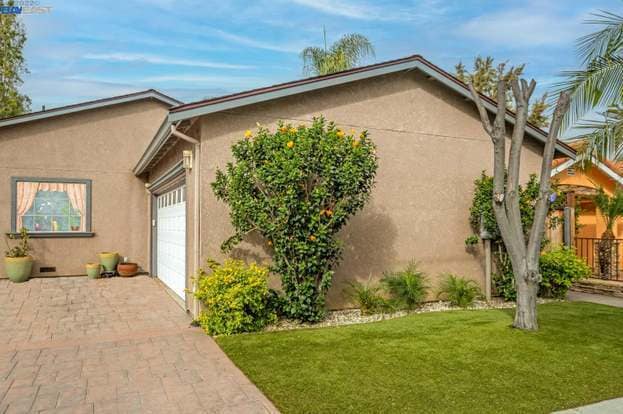 Building Photo - 41345 Roberts Ave