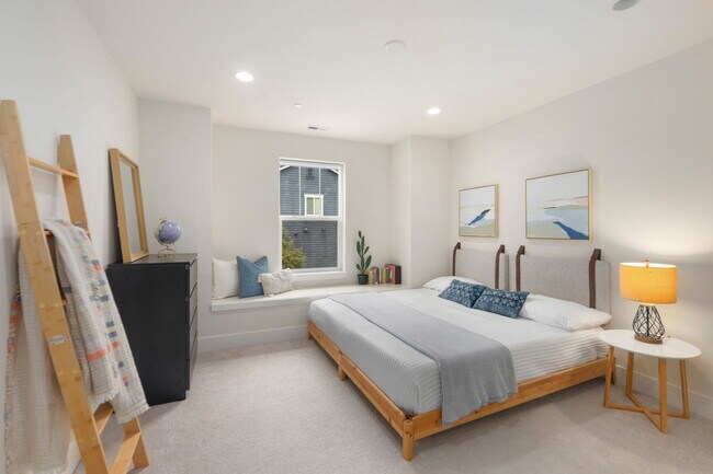 Building Photo - **North-Facing Luxury Home with Sunroom, A/C & Smart Home Features in Sammamish** Available NOW f...