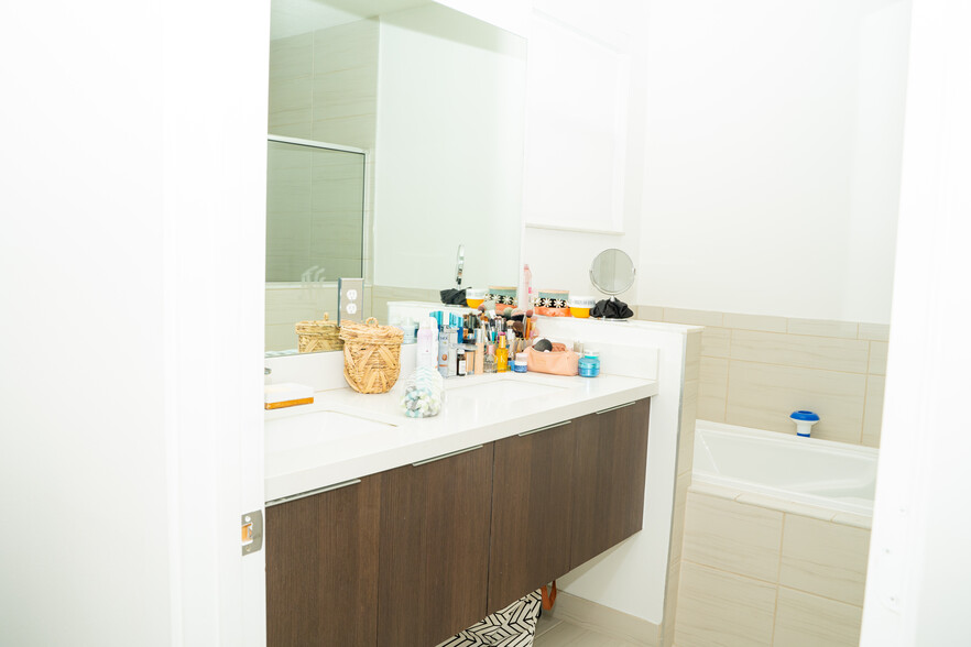 Building Photo - 5385 Aeolus Way