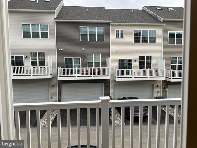 Building Photo - 116 Waywood Ln