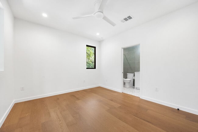 Building Photo - 803 Herndon Ln