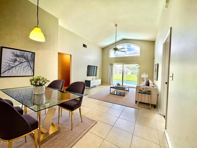 Building Photo - Davenport Gem: 4Bedrooms/ 2Baths pool home!