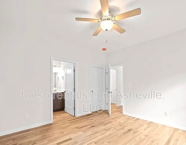 Building Photo - 7 Berry Crst Ln