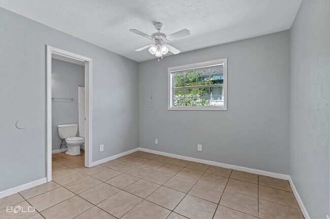 Building Photo - 1820 E Texas St