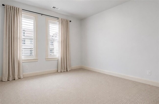 Building Photo - 2500 Skyland Dr NE