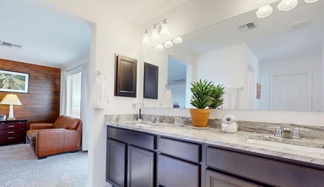 Building Photo - COMING SOON- 4 bedroom in NW