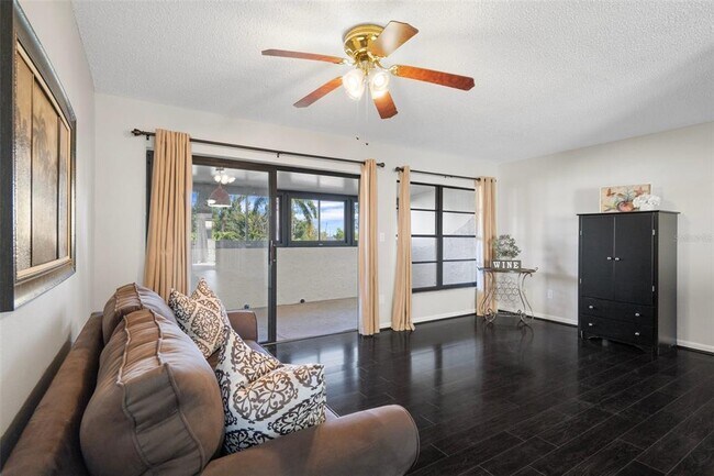 Building Photo - 2595 Cyprus Dr