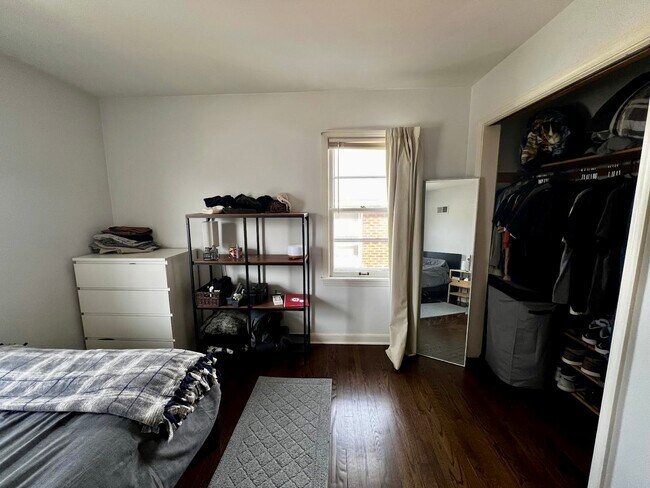 Building Photo - 5315 4 Unit