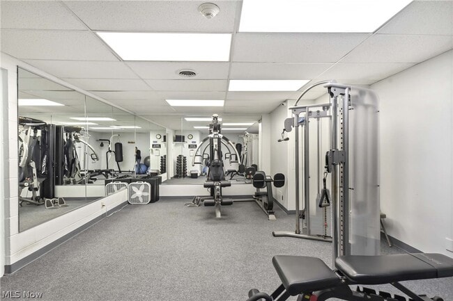 Building Photo - 12500 Edgewater Dr