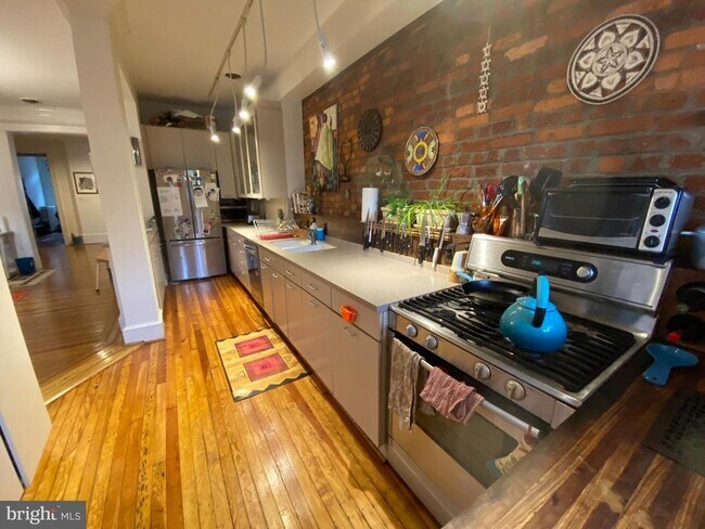 Building Photo - 1745 Lanier Pl NW