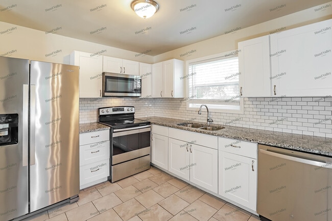 Building Photo - 8040 NE San Rafael Dr