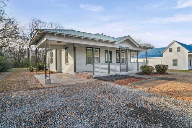Building Photo - Timeless Charm Meets Modern Luxury: Fully Renovated 3 Bed, 2 Bath Home in Albemarle!
