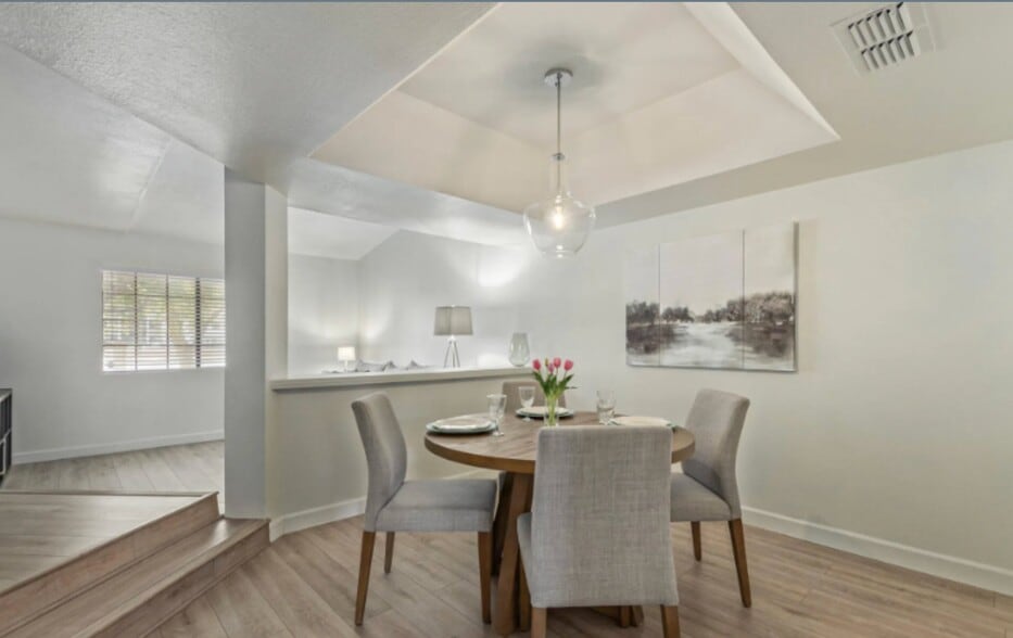 Building Photo - 170 E Guadalupe Rd