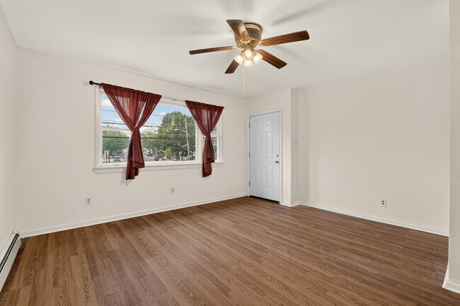 Building Photo - 364 Princeton Ave