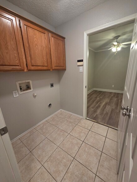 Building Photo - 3304 Sparta Dr