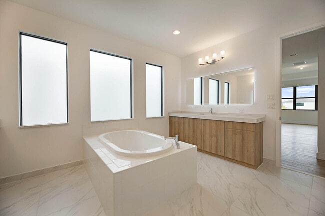 Building Photo - 17062 Watersprite Lakes Rd