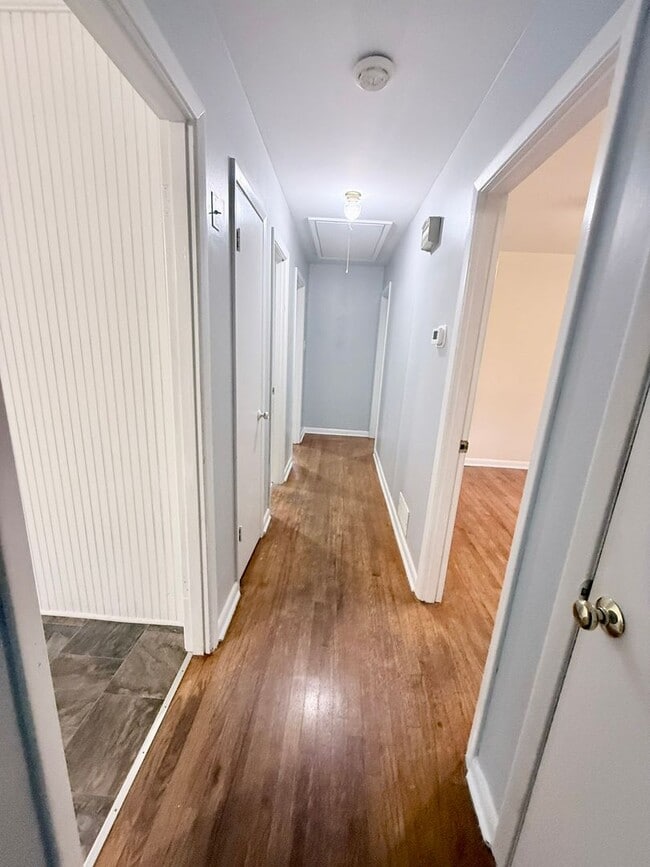 Building Photo - 245 Milledge Heights