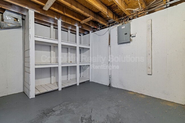 Building Photo - 10432 Royal Dr