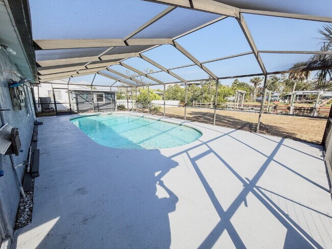 Building Photo - WATERFRONT POOL HOME ON A CANAL THAT LEADS STRAIGHT INTO TAMPA BAY