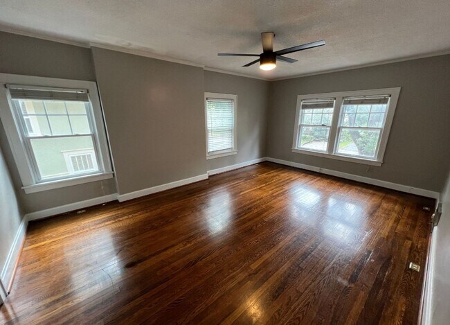 Building Photo - Charming 3-Bed Home Near Loose Park & Plaza!