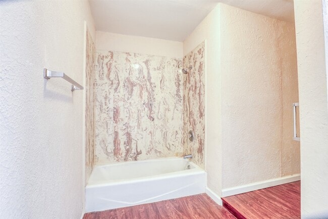Building Photo - 607 Rosewood Dr