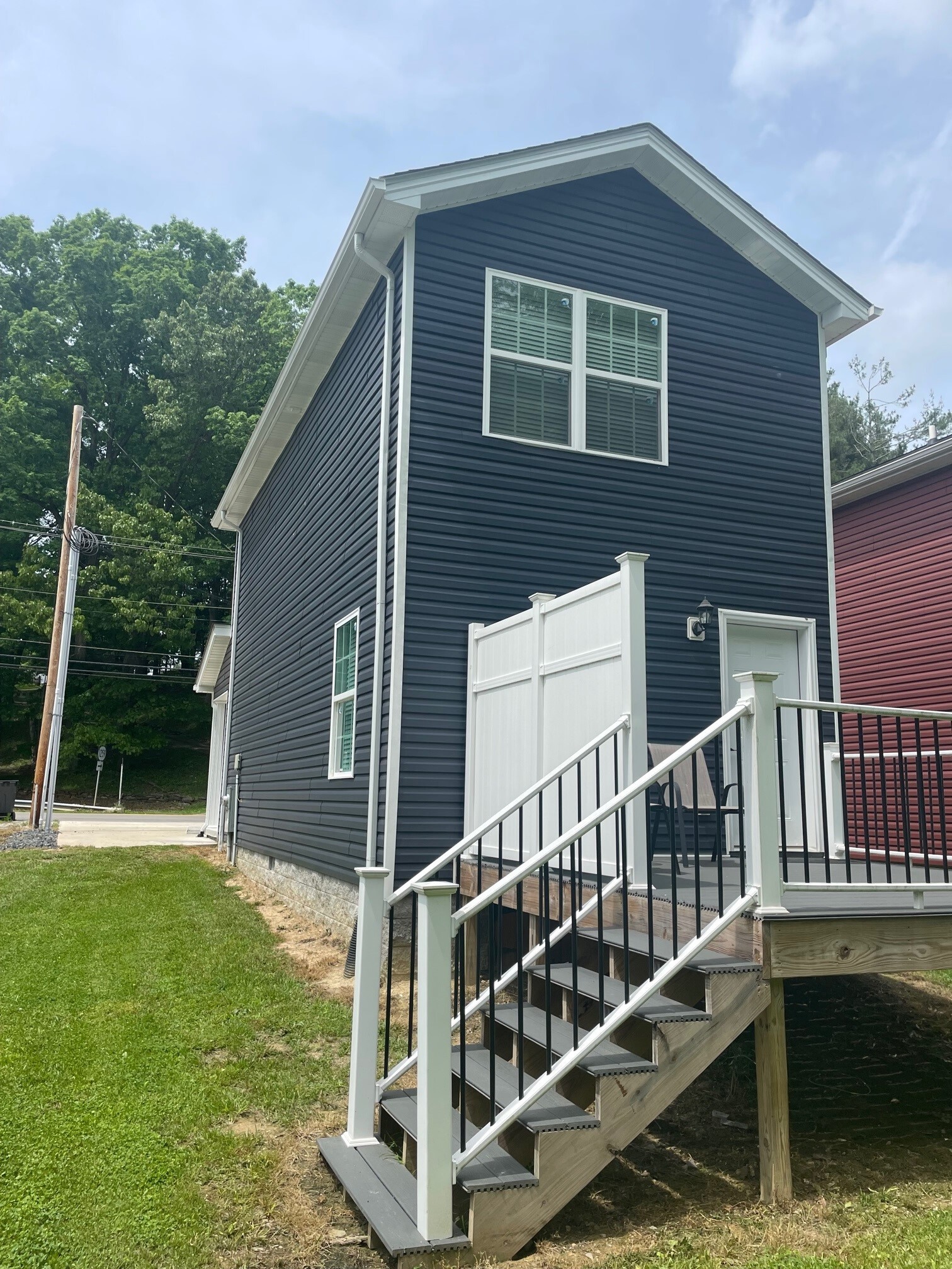 Building Photo - 1029 W 5th St