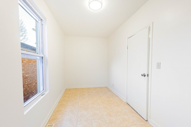 Building Photo - 3748 S Parnell Ave