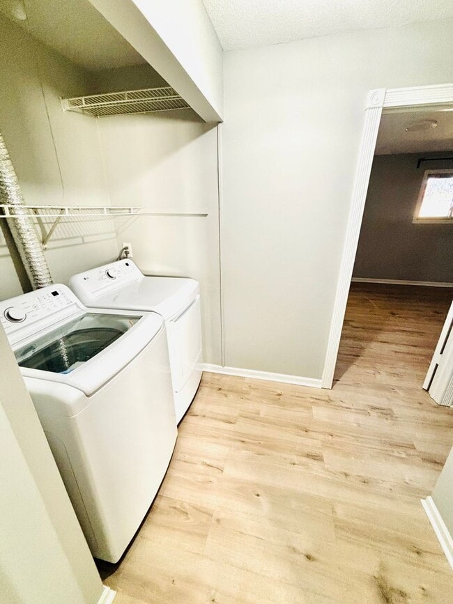 Building Photo - Newly Updated In Prime Apple Valley Neighborhood