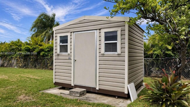 Building Photo - 15305 SW 104th Ave