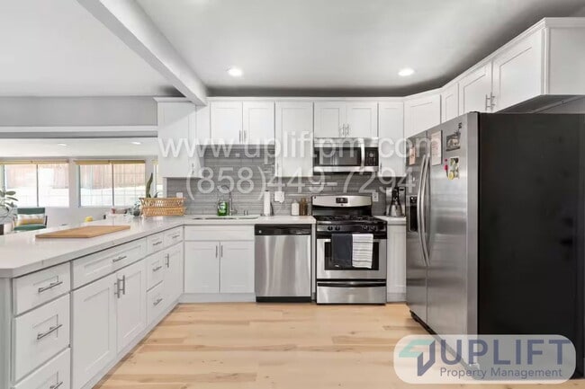 Building Photo - 5520 Olvera Ave
