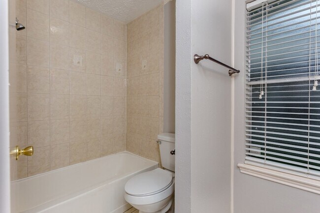 Building Photo - 1534 Vickery Dr